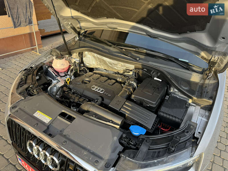 Внедорожник / Кроссовер Audi Q3 2015 в Ужгороде