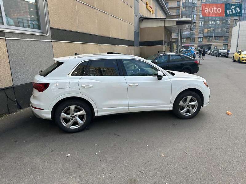 Внедорожник / Кроссовер Audi Q3 2019 в Киеве
