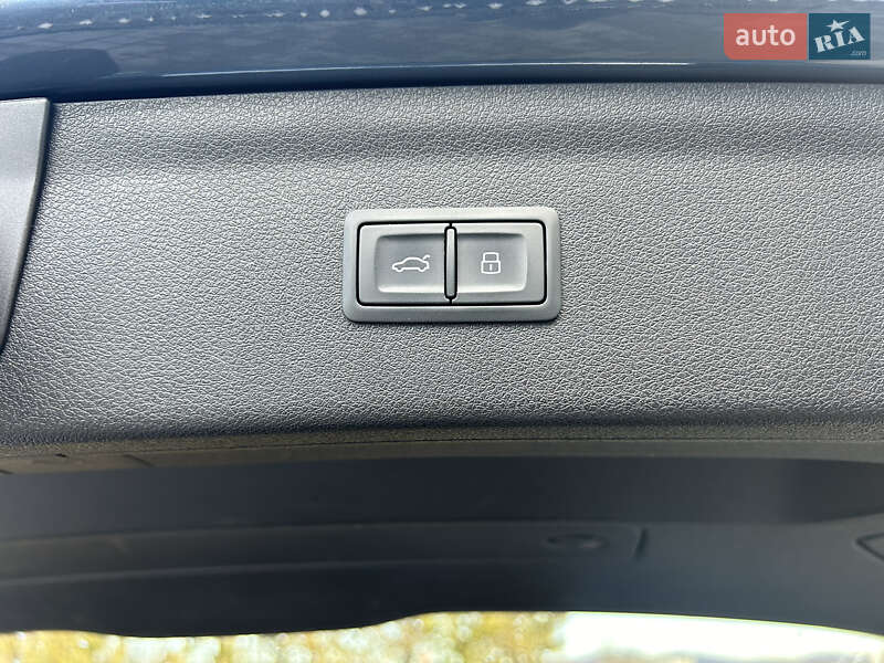 Внедорожник / Кроссовер Audi Q3 2018 в Ужгороде