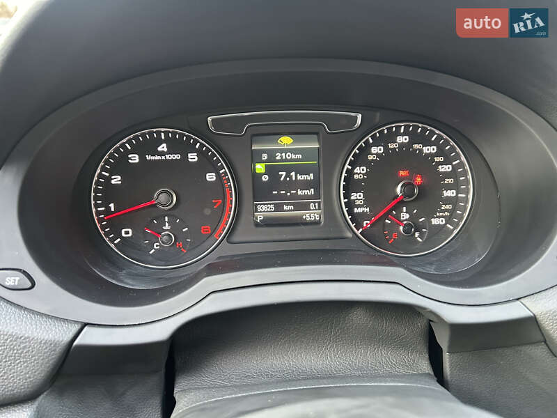 Внедорожник / Кроссовер Audi Q3 2018 в Ужгороде