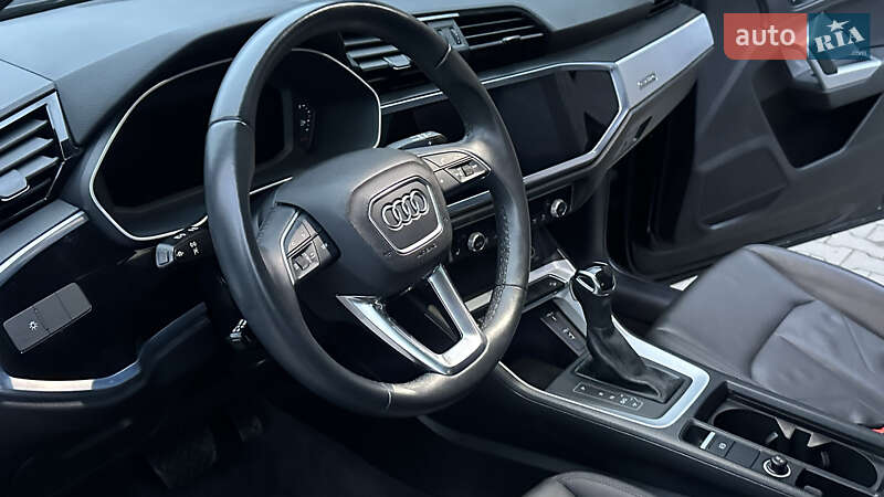 Внедорожник / Кроссовер Audi Q3 2020 в Киеве