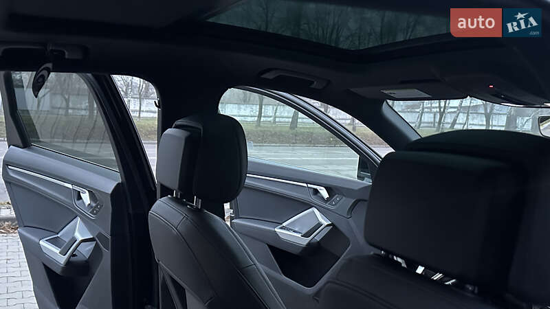 Внедорожник / Кроссовер Audi Q3 2020 в Киеве