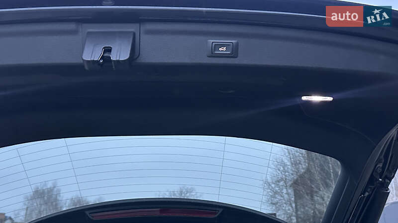 Внедорожник / Кроссовер Audi Q3 2020 в Киеве