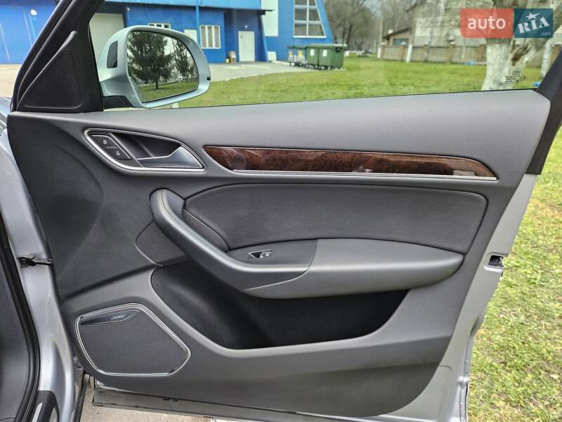 Внедорожник / Кроссовер Audi Q3 2015 в Черновцах