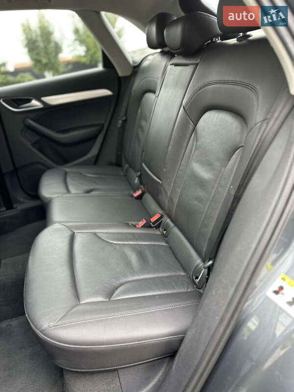 Внедорожник / Кроссовер Audi Q3 2014 в Ужгороде