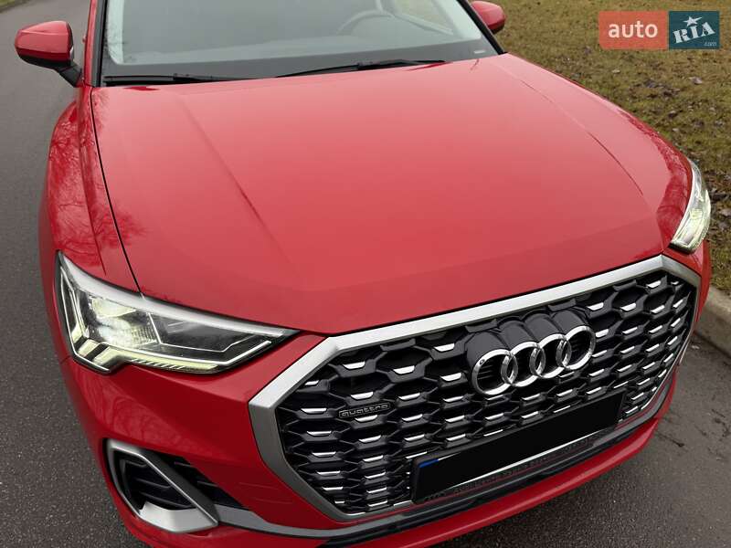 Внедорожник / Кроссовер Audi Q3 2021 в Киеве