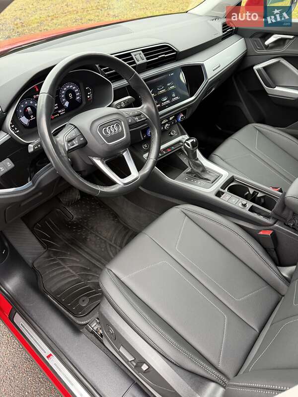 Внедорожник / Кроссовер Audi Q3 2021 в Киеве