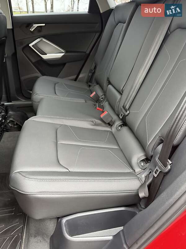 Внедорожник / Кроссовер Audi Q3 2021 в Киеве