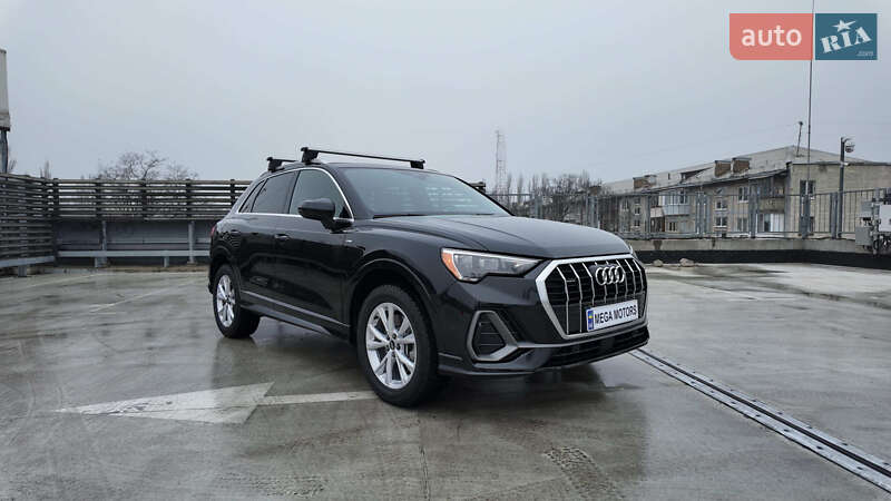 Внедорожник / Кроссовер Audi Q3 2020 в Киеве