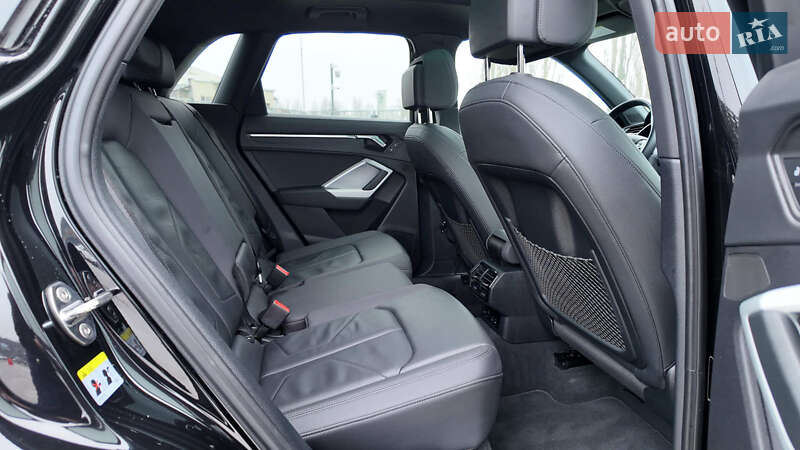 Внедорожник / Кроссовер Audi Q3 2020 в Киеве