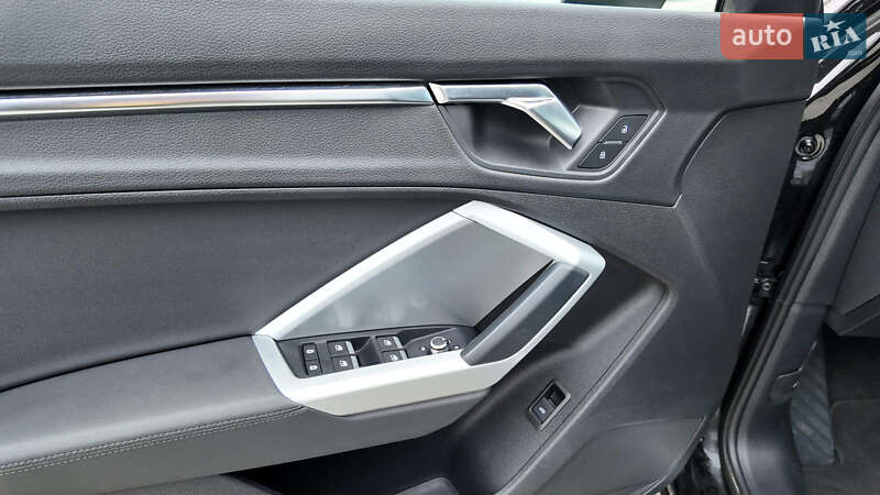 Внедорожник / Кроссовер Audi Q3 2020 в Киеве