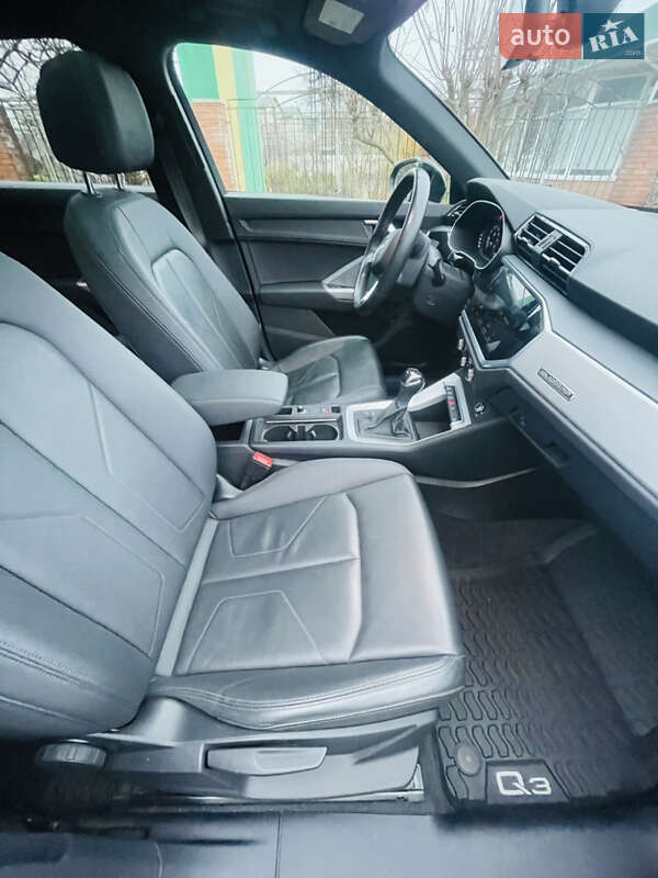 Внедорожник / Кроссовер Audi Q3 2022 в Днепре