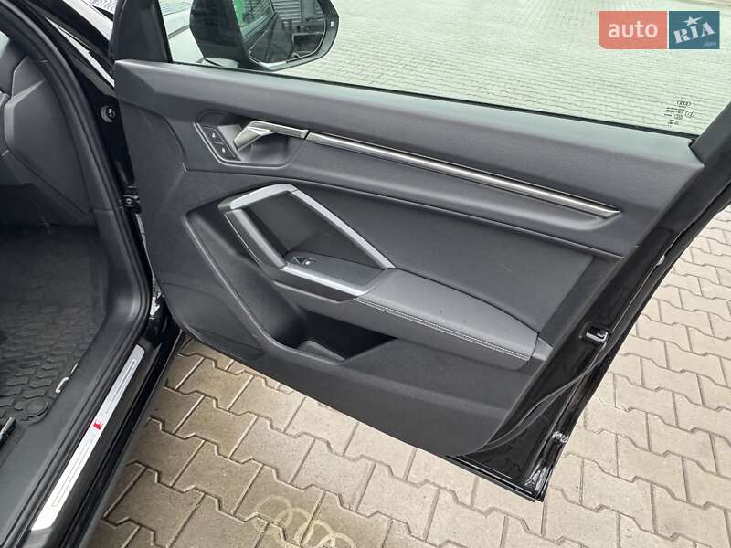 Внедорожник / Кроссовер Audi Q3 2024 в Киеве