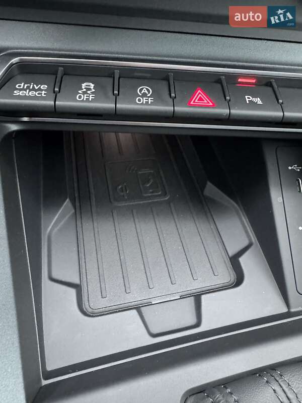 Внедорожник / Кроссовер Audi Q3 2024 в Киеве