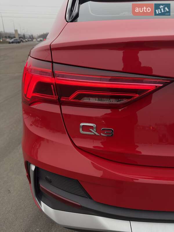 Внедорожник / Кроссовер Audi Q3 2021 в Киеве