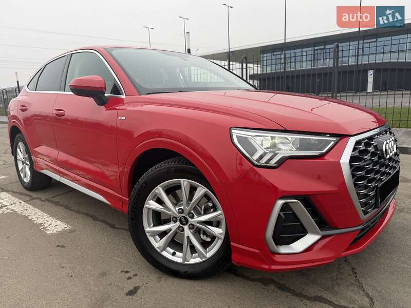 Внедорожник / Кроссовер Audi Q3 2021 в Киеве