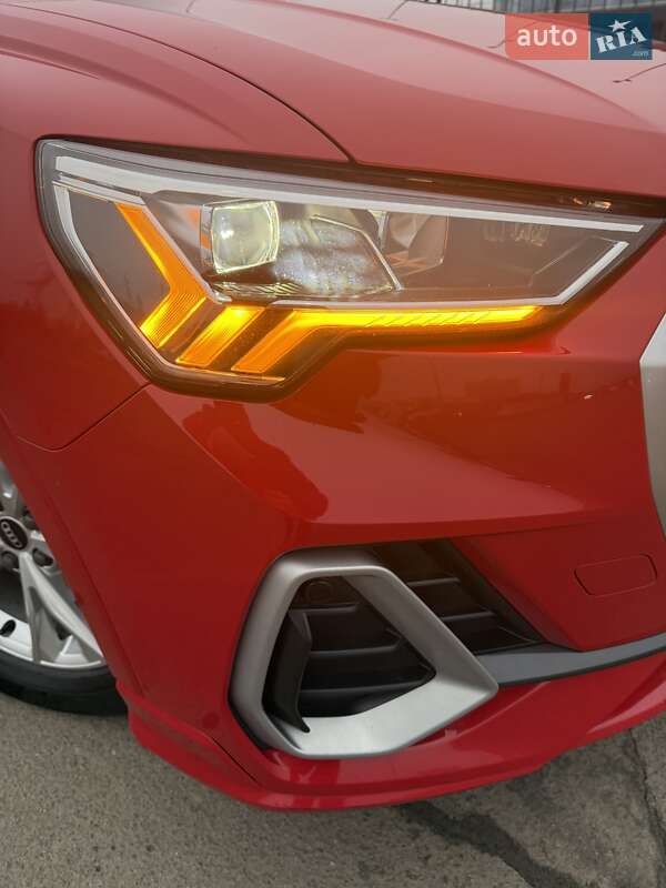 Внедорожник / Кроссовер Audi Q3 2021 в Киеве