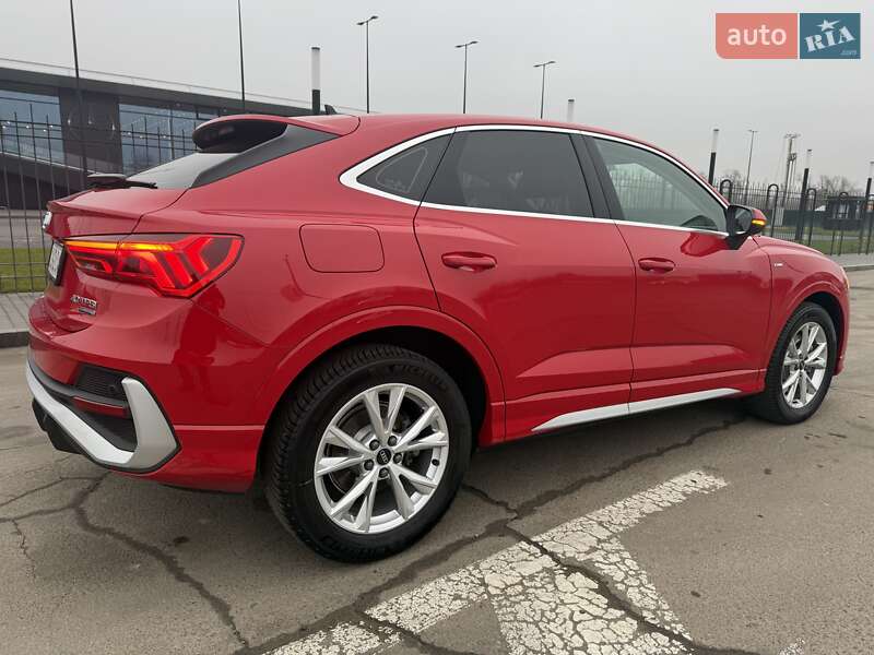 Внедорожник / Кроссовер Audi Q3 2021 в Киеве