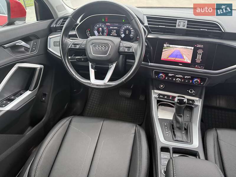 Внедорожник / Кроссовер Audi Q3 2021 в Киеве
