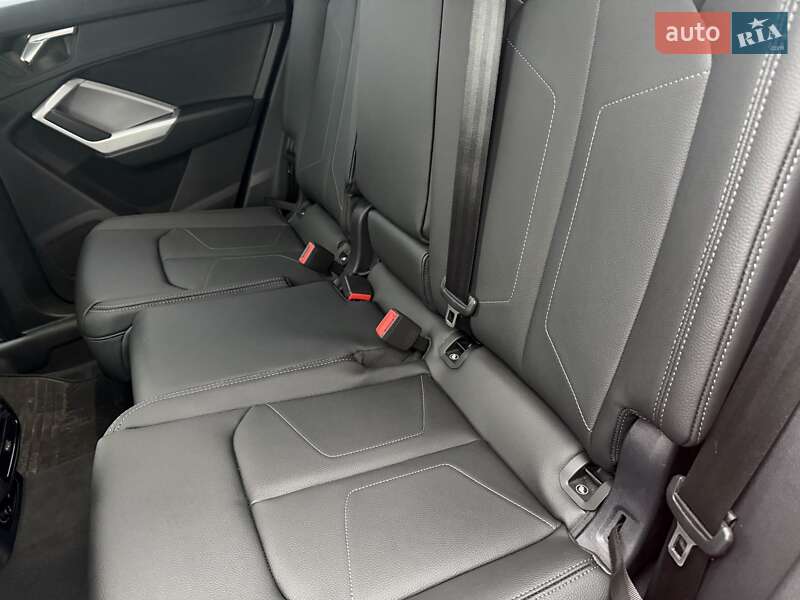 Внедорожник / Кроссовер Audi Q3 2021 в Киеве