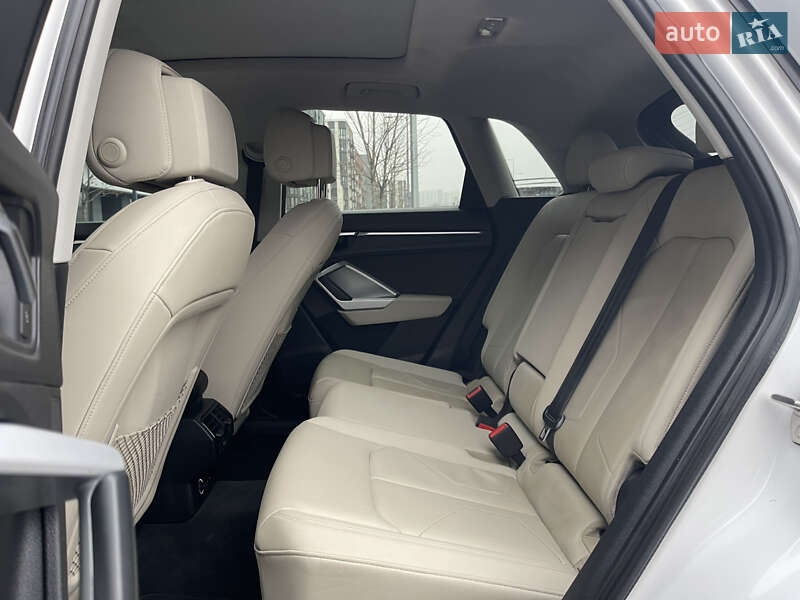 Внедорожник / Кроссовер Audi Q3 2019 в Киеве