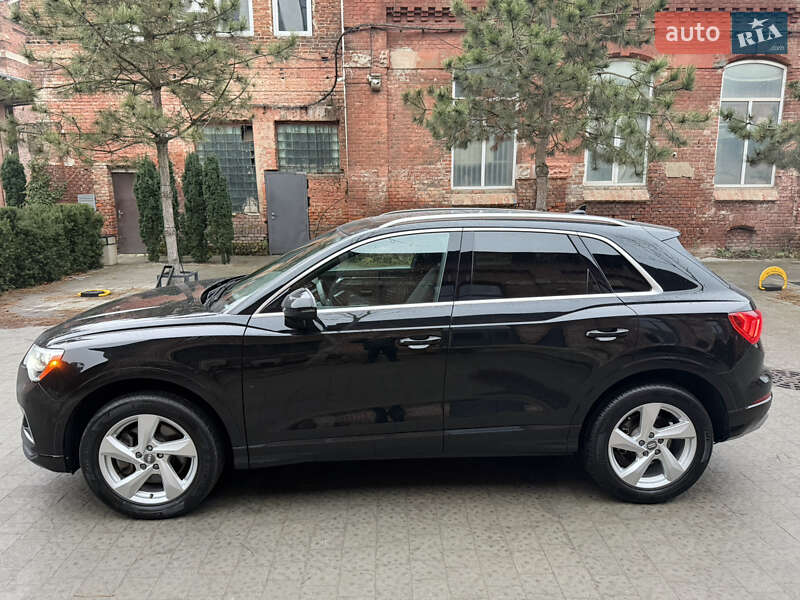 Внедорожник / Кроссовер Audi Q3 2019 в Львове