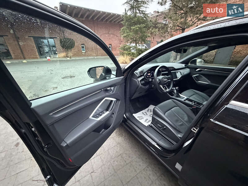 Внедорожник / Кроссовер Audi Q3 2019 в Львове