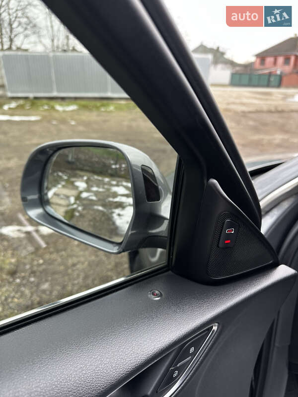 Позашляховик / Кросовер Audi Q3 2012 в Чернівцях