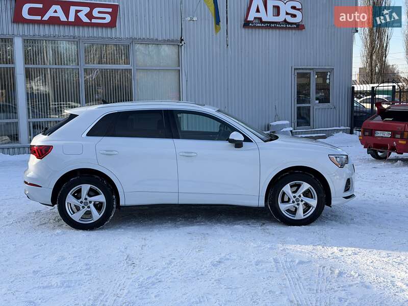 Позашляховик / Кросовер Audi Q3 2020 в Києві
