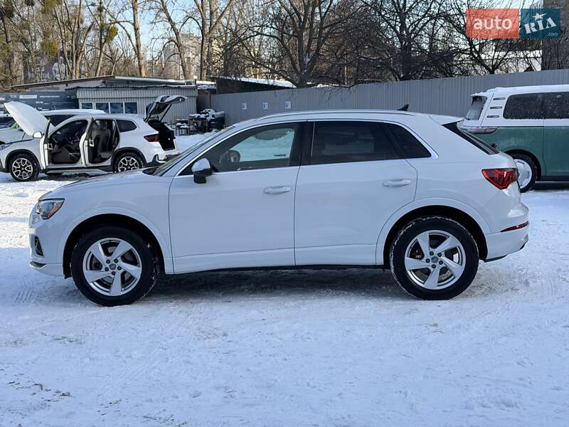 Позашляховик / Кросовер Audi Q3 2020 в Києві