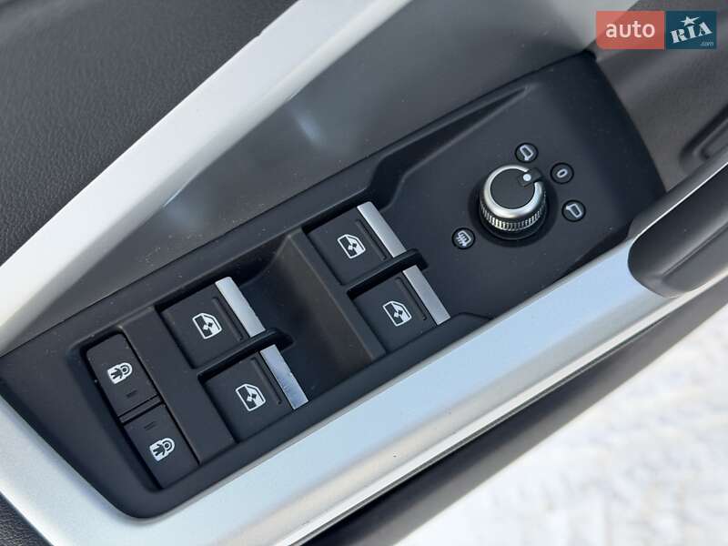 Позашляховик / Кросовер Audi Q3 2020 в Києві