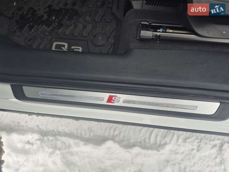 Внедорожник / Кроссовер Audi Q3 2021 в Житомире