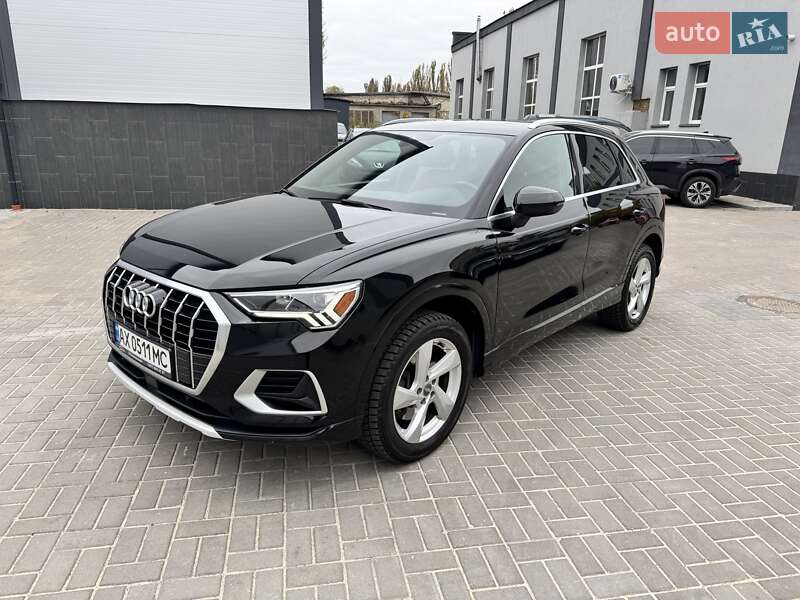 Внедорожник / Кроссовер Audi Q3 2019 в Киеве