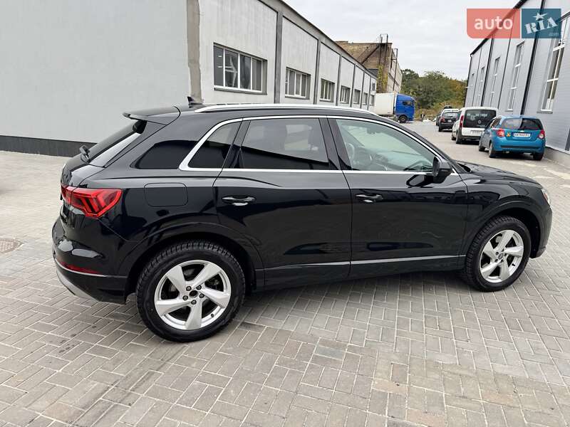 Внедорожник / Кроссовер Audi Q3 2019 в Киеве
