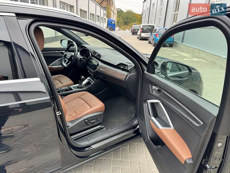 Внедорожник / Кроссовер Audi Q3 2019 в Киеве