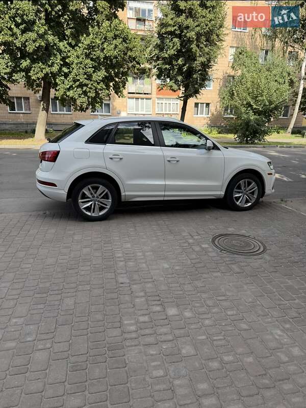 Внедорожник / Кроссовер Audi Q3 2017 в Лубнах