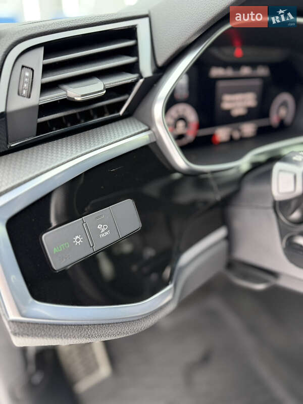 Внедорожник / Кроссовер Audi Q3 2020 в Шепетовке