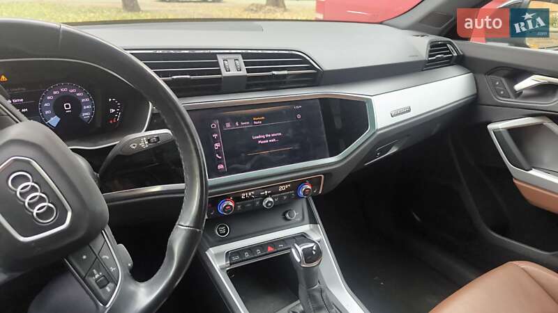 Внедорожник / Кроссовер Audi Q3 2020 в Сумах