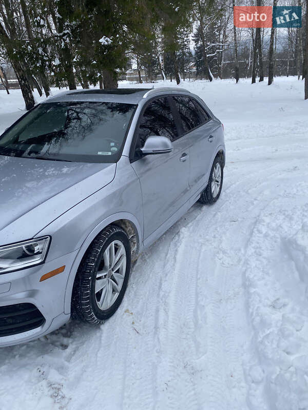 Внедорожник / Кроссовер Audi Q3 2016 в Ужгороде