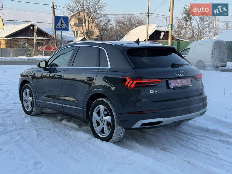 Внедорожник / Кроссовер Audi Q3 2019 в Киеве