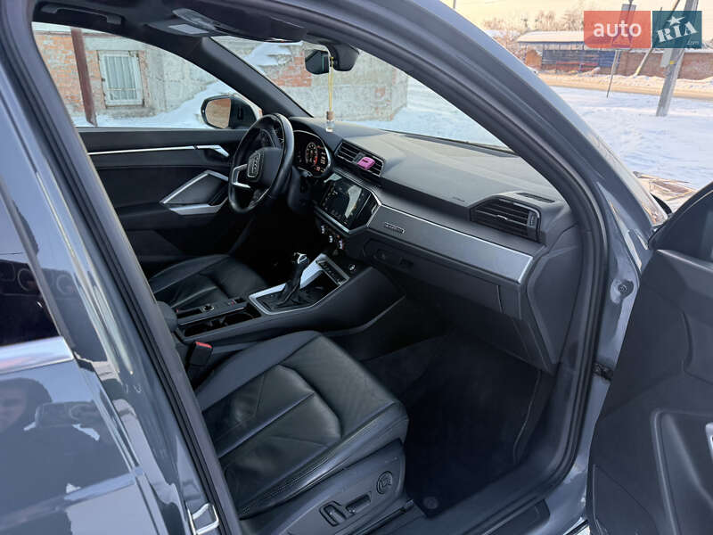 Внедорожник / Кроссовер Audi Q3 2019 в Киеве