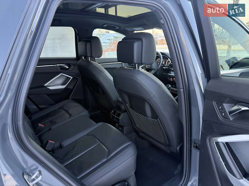 Внедорожник / Кроссовер Audi Q3 2019 в Киеве