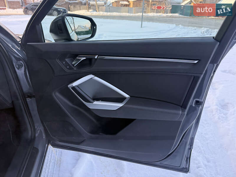 Внедорожник / Кроссовер Audi Q3 2019 в Киеве