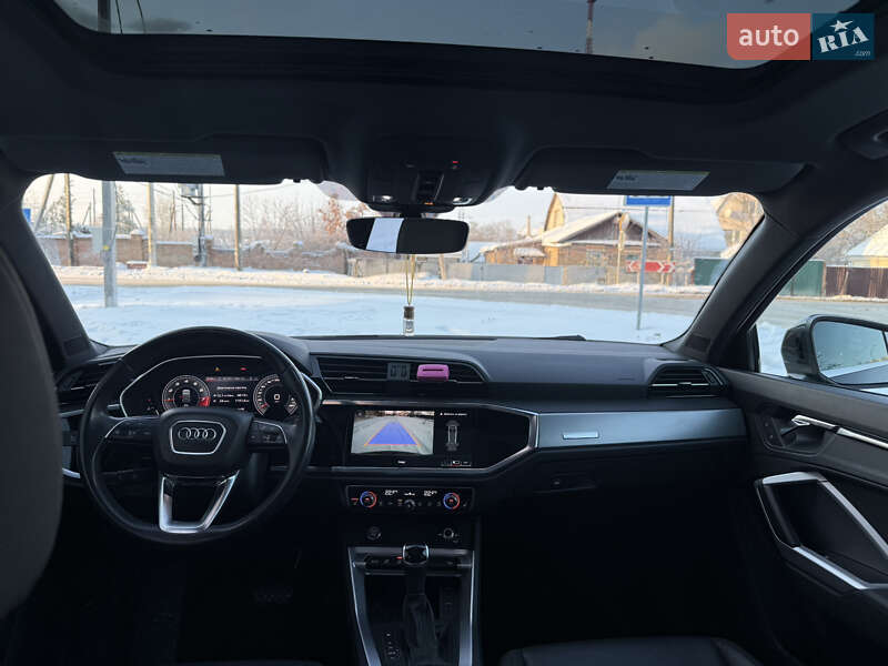 Внедорожник / Кроссовер Audi Q3 2019 в Киеве