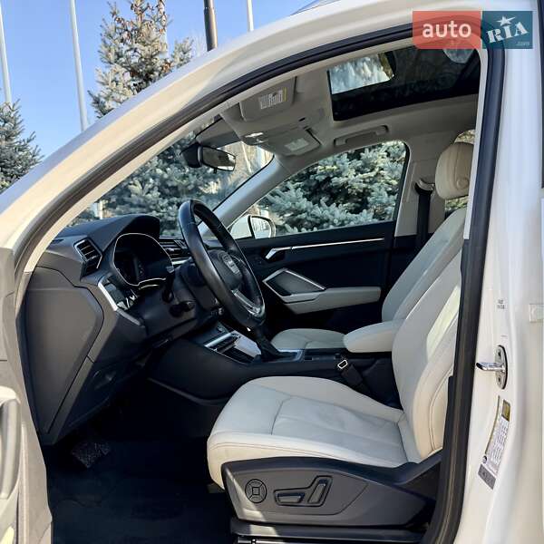 Внедорожник / Кроссовер Audi Q3 2019 в Одессе