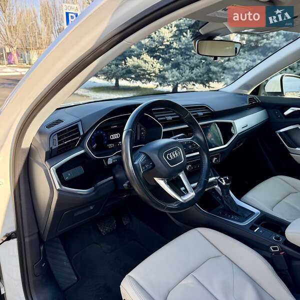 Внедорожник / Кроссовер Audi Q3 2019 в Одессе
