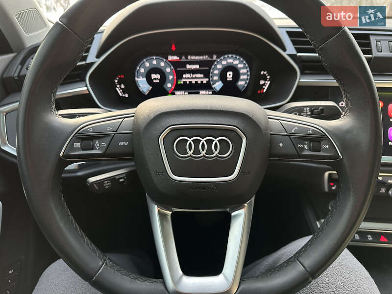 Внедорожник / Кроссовер Audi Q3 2023 в Киеве