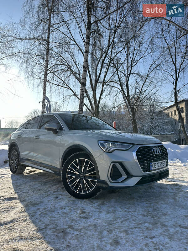 Внедорожник / Кроссовер Audi Q3 2021 в Чернигове