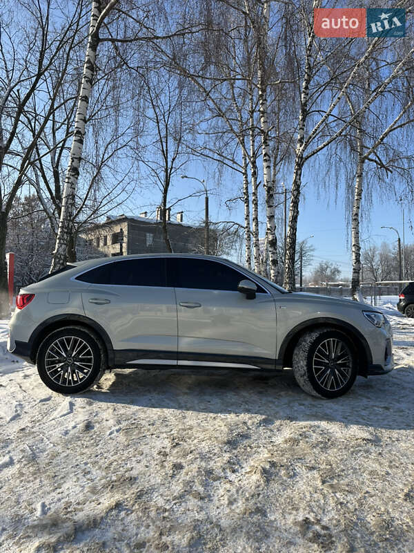 Внедорожник / Кроссовер Audi Q3 2021 в Чернигове