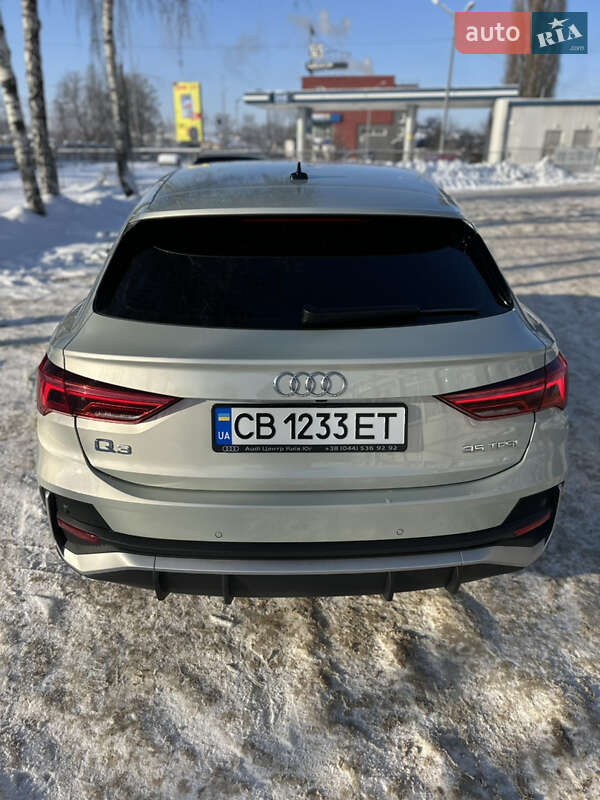 Внедорожник / Кроссовер Audi Q3 2021 в Чернигове